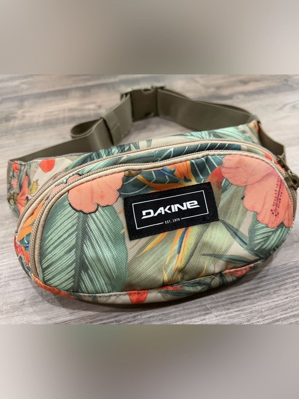 DAKINE Classic Hip Pack Rattan Tropical Floral Fanny Pack